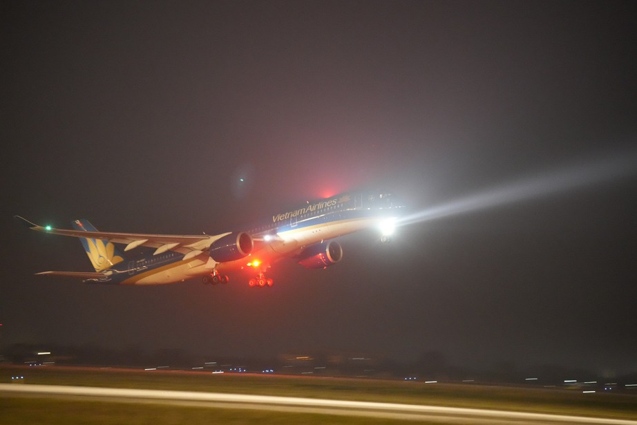 Tăng cường bay đêm, bảo đảm an toàn khai thác bay dịp Tết - Ảnh 1. Tăng cường bay đêm, bảo đảm an toàn khai thác bay dịp Tết - Ảnh 1.