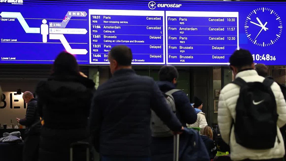 C&aacute;c chuyến t&agrave;u hỏa Eurostar giữa Anh - ch&acirc;u &Acirc;u bị hủy do hầm đường sắt bị ngập- Ảnh 1.
