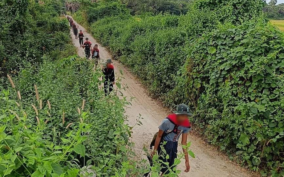 Sẽ c&oacute; tới 800 c&ocirc;ng d&acirc;n Việt Nam mắc kẹt ở Myanmar được đưa về nước - Ảnh 2.