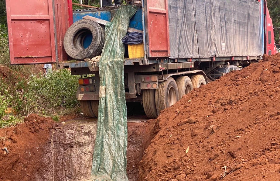 Gia Lai: Ph&aacute;t hiện xe đầu k&eacute;o chứa 5,5 tấn c&aacute; tầm nhập lậu qua bi&ecirc;n giới - Ảnh 1.