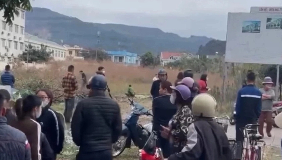 Quảng Ninh truy tìm danh tính một người đàn ông tự thiêu nơi bãi đất trống ở TP Cẩm Phả - Ảnh 1. Quảng Ninh truy tìm danh tính một người đàn ông tự thiêu nơi bãi đất trống ở TP Cẩm Phả - Ảnh 1.