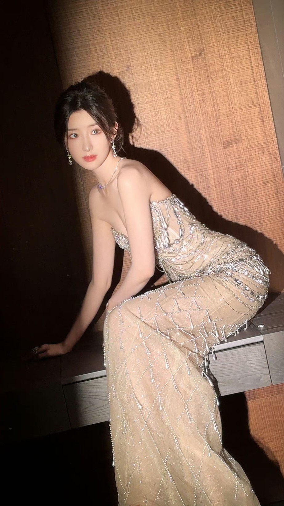 Mỹ nh&acirc;n đẹp nhất xứ Trung đua nhau mặc thiết kế của người Việt - Ảnh 7.