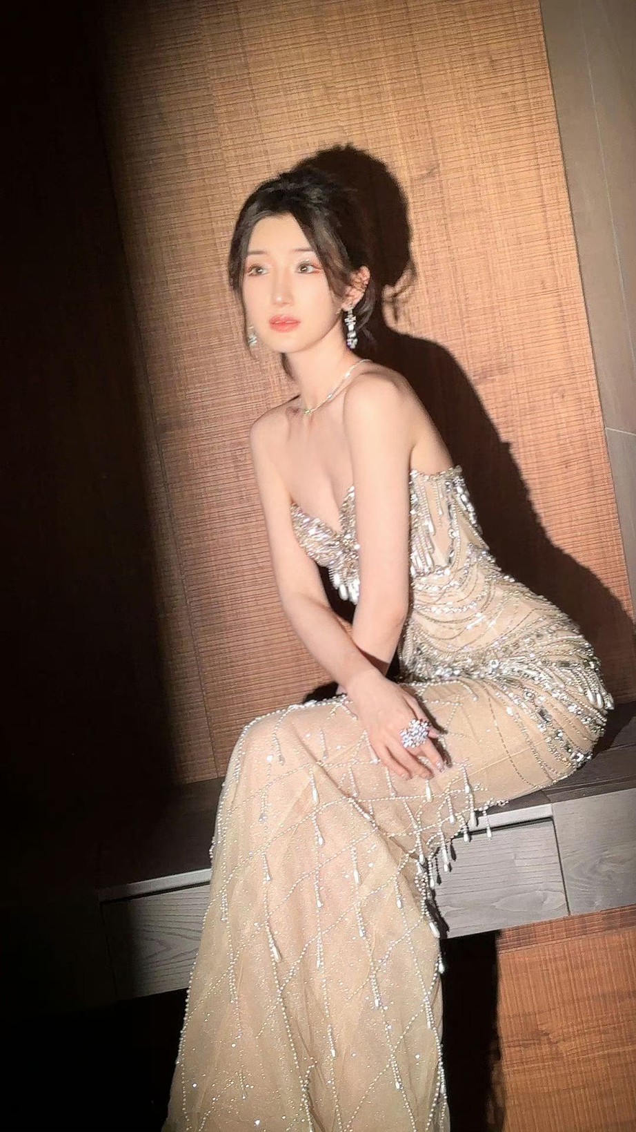 Mỹ nh&acirc;n đẹp nhất xứ Trung đua nhau mặc thiết kế của người Việt - Ảnh 6.