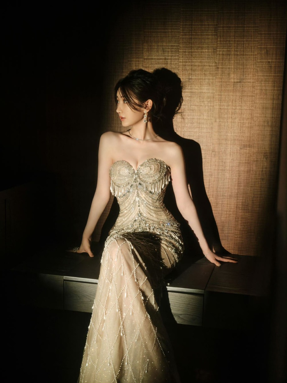 Mỹ nh&acirc;n đẹp nhất xứ Trung đua nhau mặc thiết kế của người Việt - Ảnh 5.