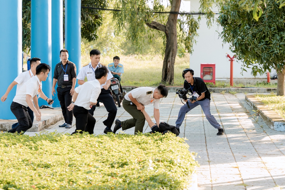 Diễn tập ứng ph&oacute; can thiệp bất hợp ph&aacute;p v&agrave;o hoạt động h&agrave;ng kh&ocirc;ng - Ảnh 1.