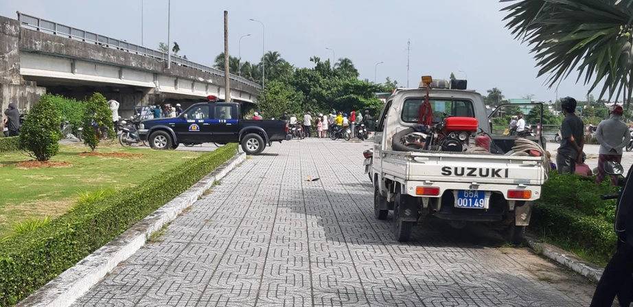 Nữ sinh Cần Thơ bỏ cặp, d&eacute;p tr&ecirc;n cầu Tr&agrave; Niền rồi mất t&iacute;ch - Ảnh 1.
