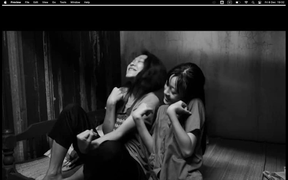 Một phân cảnh trong phim "Mẹ ơi, Bướm đây", mẹ Đẹp và bé Bướm ở trong phim. Một phân cảnh trong phim "Mẹ ơi, Bướm đây", mẹ Đẹp và bé Bướm ở trong phim.