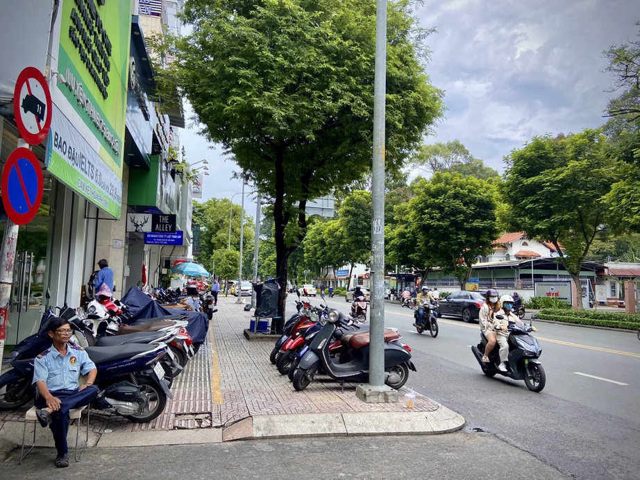 TP.HCM n&ecirc;n l&agrave;m kinh tế vỉa h&egrave; thế n&agrave;o? - Ảnh 2.