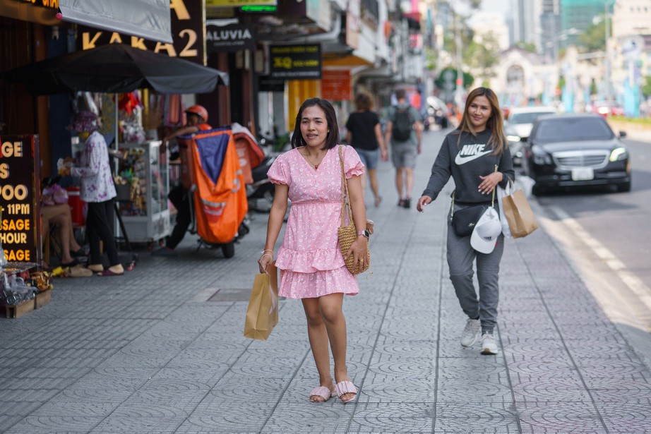 TP.HCM n&ecirc;n l&agrave;m kinh tế vỉa h&egrave; thế n&agrave;o? - Ảnh 1.