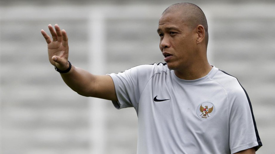 Trợ l&yacute; HLV Shin Tae-yong tiết lộ g&acirc;y sốc về th&oacute;i xấu của cầu thủ Indonesia - Ảnh 1.