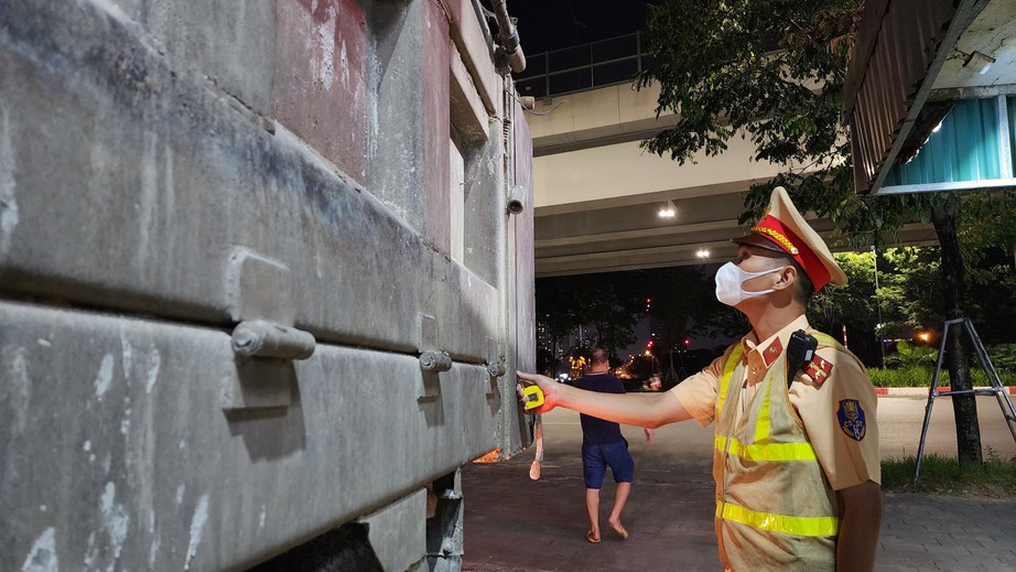 H&agrave; Nội: Ph&aacute;t hiện xe "hổ vồ" vi phạm tải trọng 2 lần trong 3 ng&agrave;y - Ảnh 7.