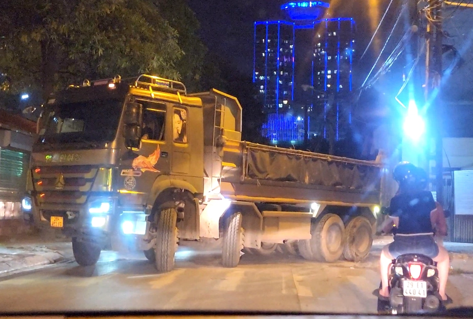 H&agrave; Nội: Ph&aacute;t hiện xe "hổ vồ" vi phạm tải trọng 2 lần trong 3 ng&agrave;y - Ảnh 2.