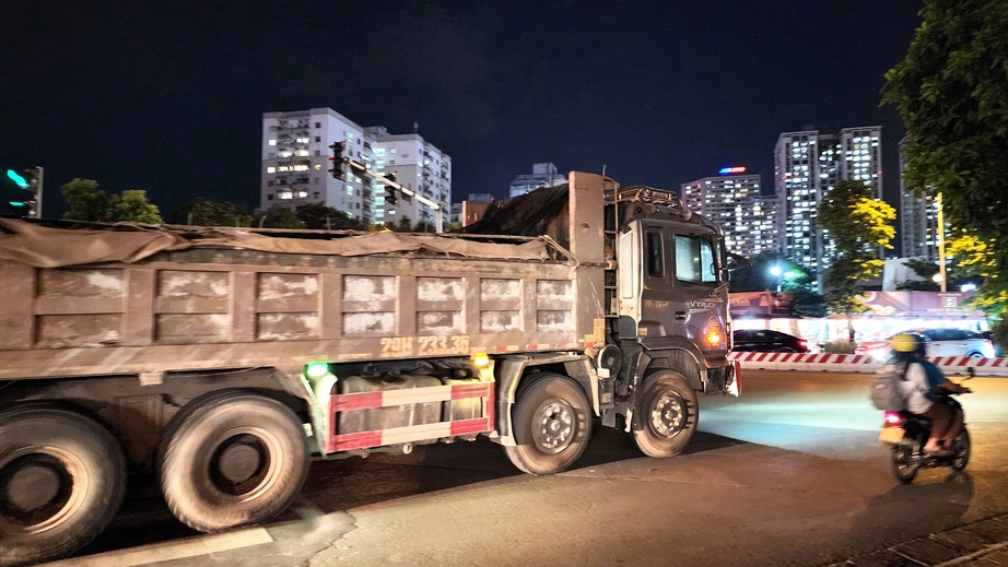 H&agrave; Nội: Ph&aacute;t hiện xe "hổ vồ" vi phạm tải trọng 2 lần trong 3 ng&agrave;y - Ảnh 3.