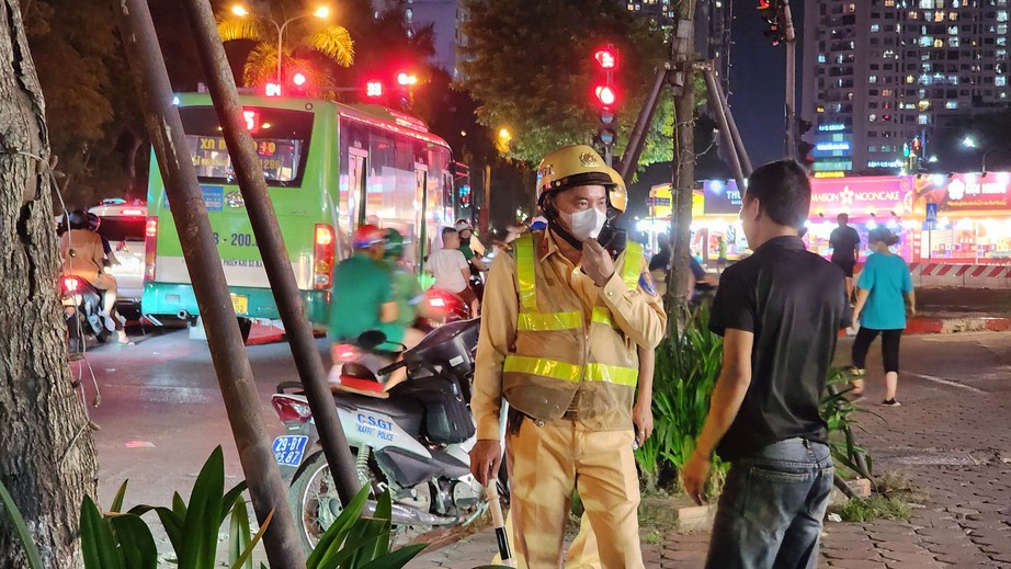 H&agrave; Nội: Ph&aacute;t hiện xe "hổ vồ" vi phạm tải trọng 2 lần trong 3 ng&agrave;y - Ảnh 5.