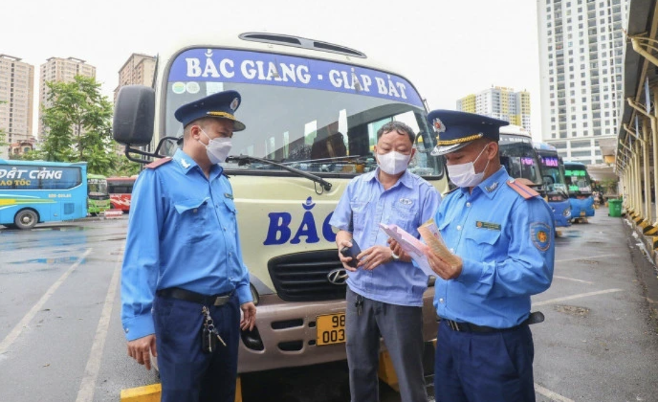 Xử nghi&ecirc;m xe kinh doanh vận tải vi phạm từ thiết bị gi&aacute;m s&aacute;t h&agrave;nh tr&igrave;nh - Ảnh 1.