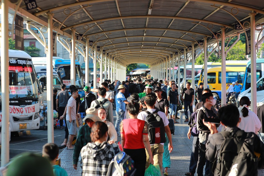 Người d&acirc;n bắt đầu nghỉ lễ 2/9, t&igrave;nh h&igrave;nh t&agrave;u xe, giao th&ocirc;ng ra sao? - Ảnh 9.