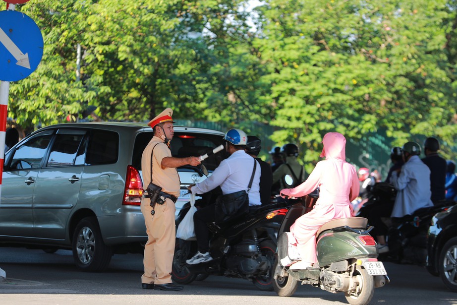 Người d&acirc;n bắt đầu nghỉ lễ 2/9, t&igrave;nh h&igrave;nh t&agrave;u xe, giao th&ocirc;ng ra sao? - Ảnh 6.