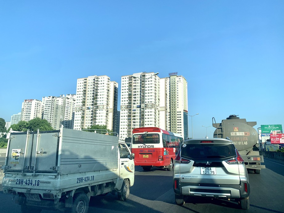 Người d&acirc;n bắt đầu nghỉ lễ 2/9, t&igrave;nh h&igrave;nh t&agrave;u xe, giao th&ocirc;ng ra sao? - Ảnh 2.
