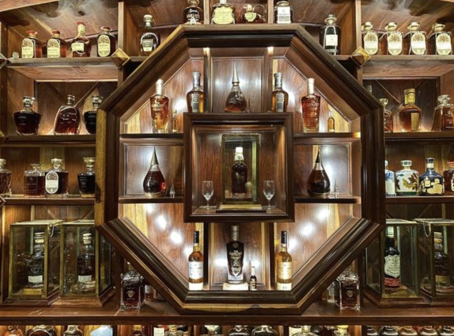 Doanh nhân Việt chi 33 tỷ VNĐ mua chai whisky lớn nhất thế giới - Ảnh 4.