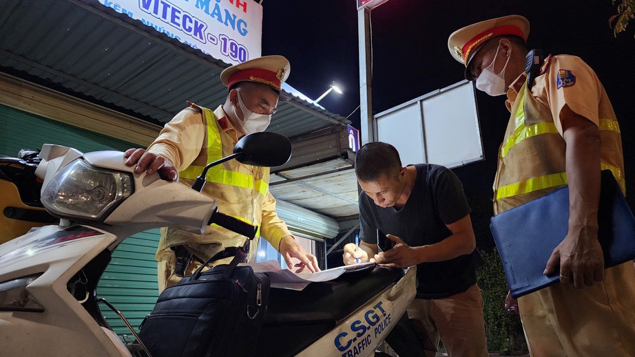 H&agrave; Nội: Ph&aacute;t hiện xe "hổ vồ" vi phạm tải trọng 2 lần trong 3 ng&agrave;y - Ảnh 8.