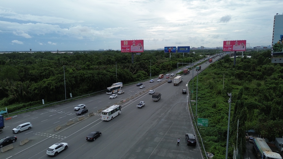 Dân ùn ùn đi nghỉ lễ 2/9, cao tốc đoạn TP.HCM - Phan Thiết ùn tắc nghiêm trọng - Ảnh 3. Dân ùn ùn đi nghỉ lễ 2/9, cao tốc đoạn TP.HCM - Phan Thiết ùn tắc nghiêm trọng - Ảnh 3.