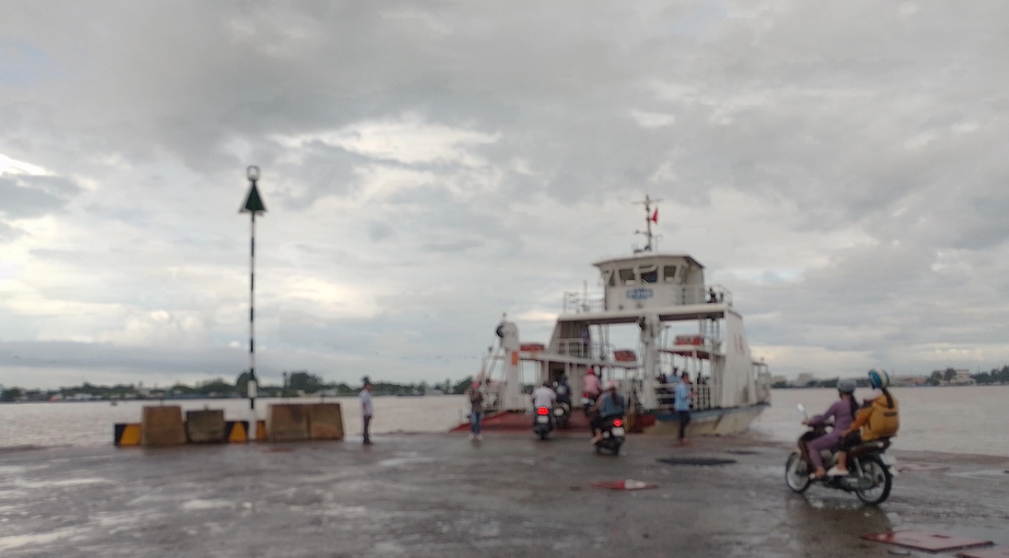 Ng&agrave;y đầu ti&ecirc;n hồi sinh bến ph&agrave; V&agrave;m Cống trăm năm tuổi - Ảnh 1.