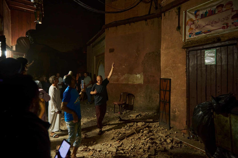 Người d&acirc;n Maroc kể lại gi&acirc;y ph&uacute;t kinh ho&agrave;ng khi nh&agrave; cửa rung lắc dữ dội trong động đất - Ảnh 4.