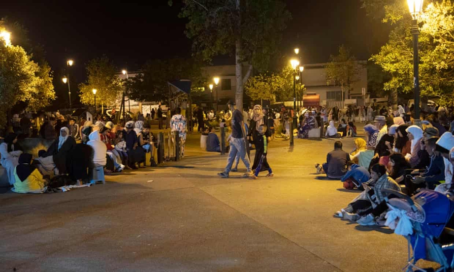 Người d&acirc;n Maroc kể lại gi&acirc;y ph&uacute;t kinh ho&agrave;ng khi nh&agrave; cửa rung lắc dữ dội trong động đất - Ảnh 5.