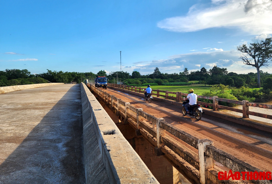Cầu hơn 30 tỷ trước nguy cơ &ldquo;đắp chiếu&rdquo;... v&igrave; ba hộ d&acirc;n - Ảnh 7.