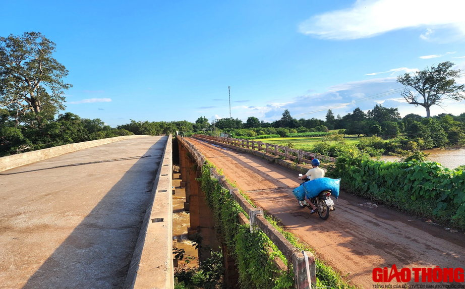 Cầu hơn 30 tỷ trước nguy cơ &ldquo;đắp chiếu&rdquo;... v&igrave; ba hộ d&acirc;n - Ảnh 8.