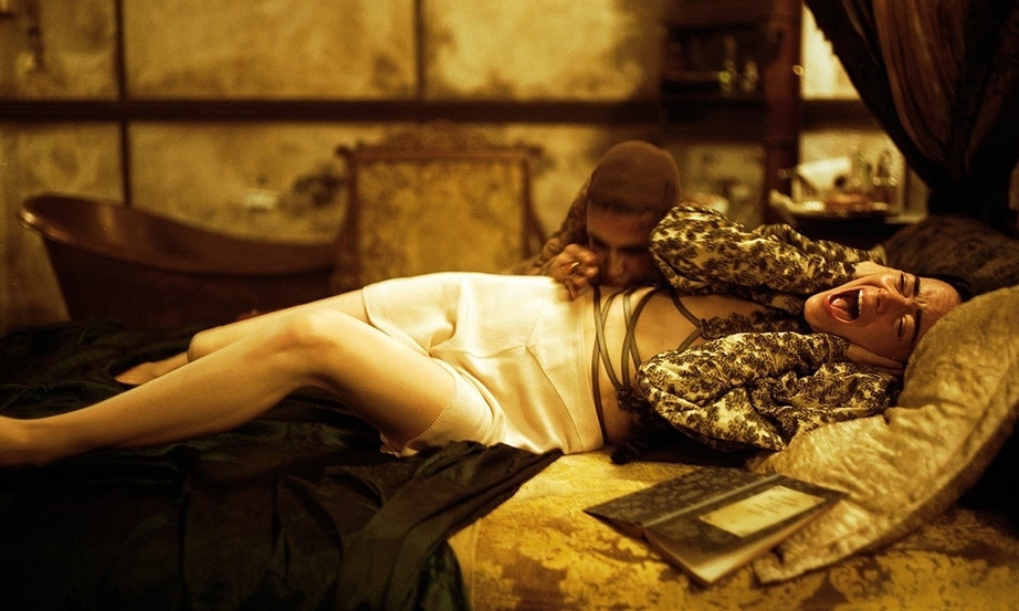 Phim ngập cảnh n&oacute;ng "Poor things" gi&agrave;nh giải Sư tử v&agrave;ng tại LHP Venice 2023 - Ảnh 3.