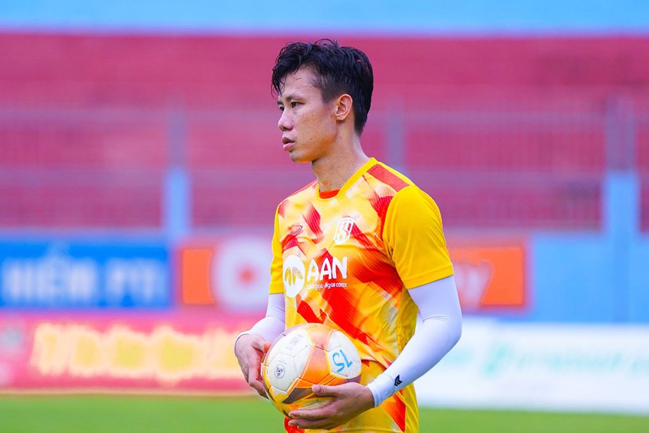 Thương vụ 11 tỷ đồng của đội b&oacute;ng su&yacute;t rớt hạng tại V-League 2023 đổ bể? - Ảnh 1.