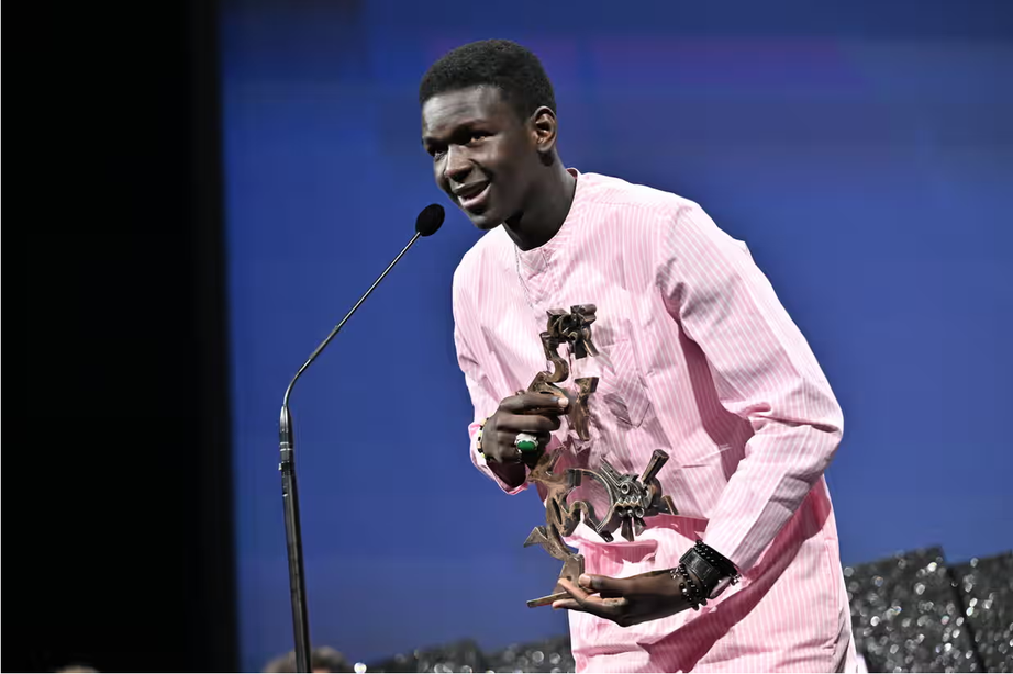 Phim ngập cảnh n&oacute;ng "Poor things" gi&agrave;nh giải Sư tử v&agrave;ng tại LHP Venice 2023 - Ảnh 4.