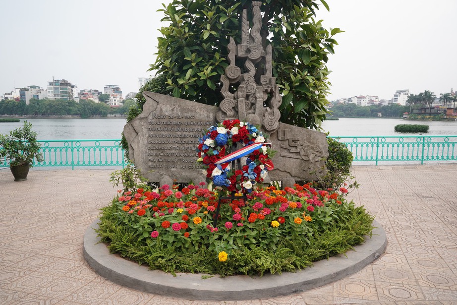 Tổng thống Hoa Kỳ Joe Biden rời H&agrave; Nội, kết th&uacute;c tốt đẹp chuyến thăm Việt Nam - Ảnh 8.