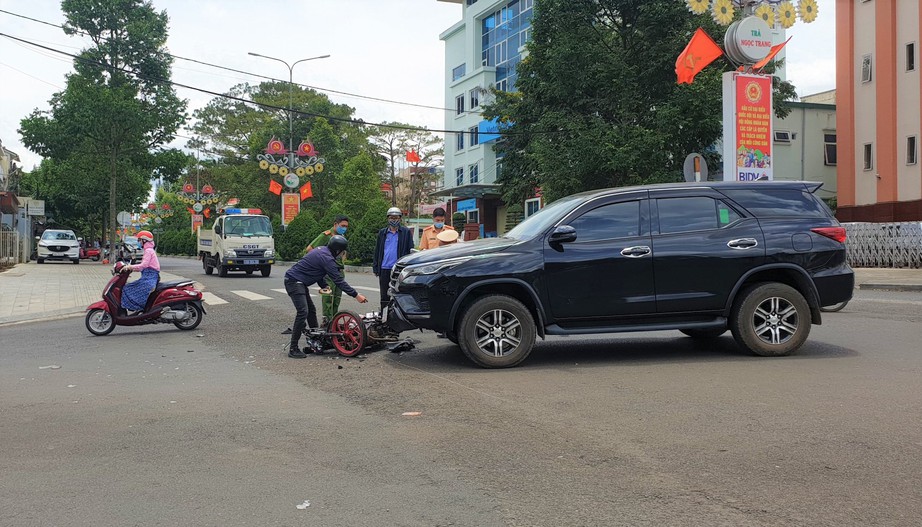 Công an Hà Nội tìm nhân chứng vụ TNGT khiến 1 người tử vong - Ảnh 1. Công an Hà Nội tìm nhân chứng vụ TNGT khiến 1 người tử vong - Ảnh 1.