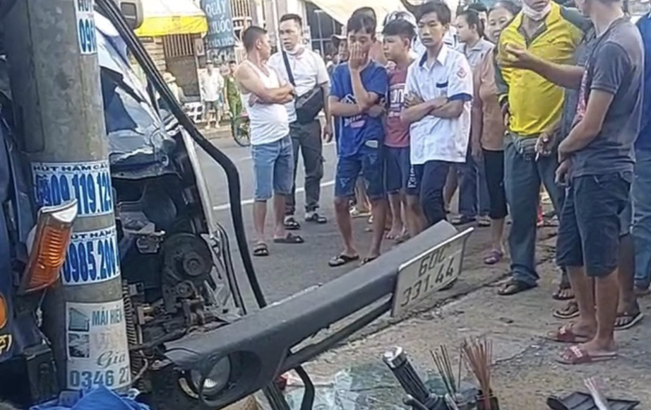 Băng sang QL20 xe máy bị ô tô hất văng vào cột đèn một thanh niên tử vong tại chỗ - Ảnh 2.