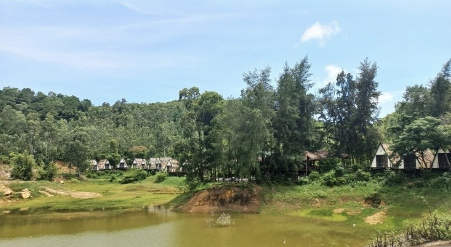 Quảng Ninh:  Homestay &ldquo;khủng&rdquo; x&acirc;y dựng tr&aacute;i ph&eacute;p tr&ecirc;n đất rừng tại x&atilde; Quan Lạn (V&acirc;n Đồn) - Ảnh 1.