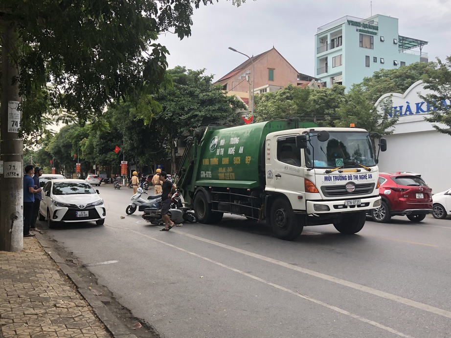 C&ocirc; g&aacute;i chết thảm sau c&uacute; mở cửa bất cẩn của t&agrave;i xế &ocirc; t&ocirc;: Nạn nh&acirc;n đang mang bầu - Ảnh 1.