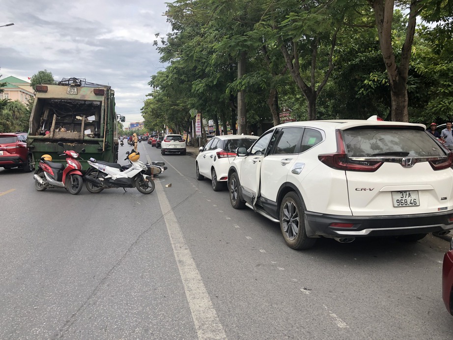 Vụ c&ocirc; g&aacute;i chết thảm sau c&uacute; mở cửa bất cẩn: T&agrave;i xế xe &ocirc; t&ocirc; l&agrave; c&ocirc;ng chức kế to&aacute;n phường - Ảnh 1.