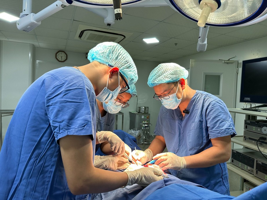 Ngủ dậy 'cậu nhỏ' ch&agrave;o cờ người đ&agrave;n &ocirc;ng c&oacute; h&agrave;nh động phải cấp cứu ngay sau đ&oacute; - Ảnh 1.