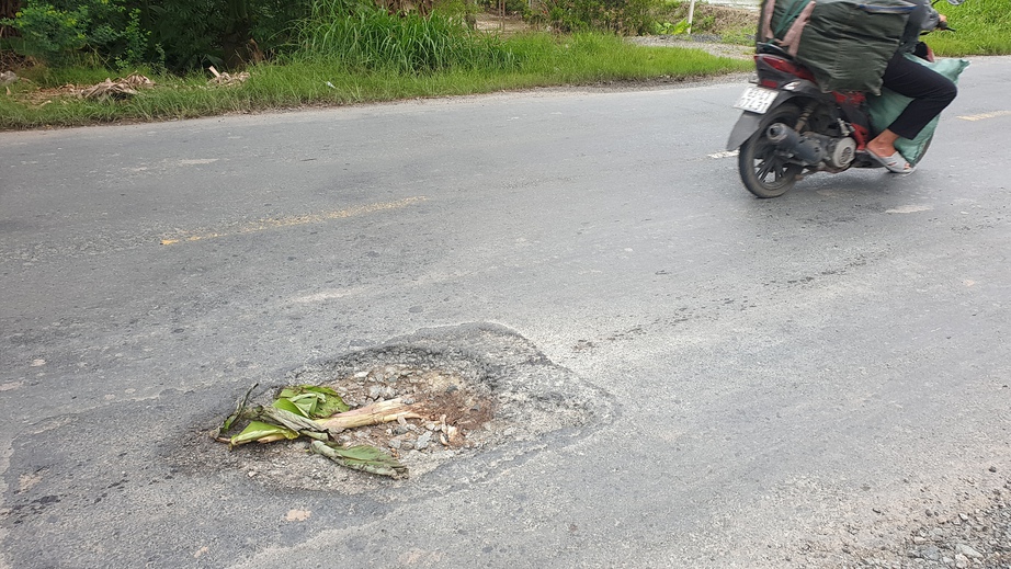 Sẽ sửa chữa quốc lộ Nam S&ocirc;ng Hậu trong l&uacute;c chờ n&acirc;ng cấp - Ảnh 4.