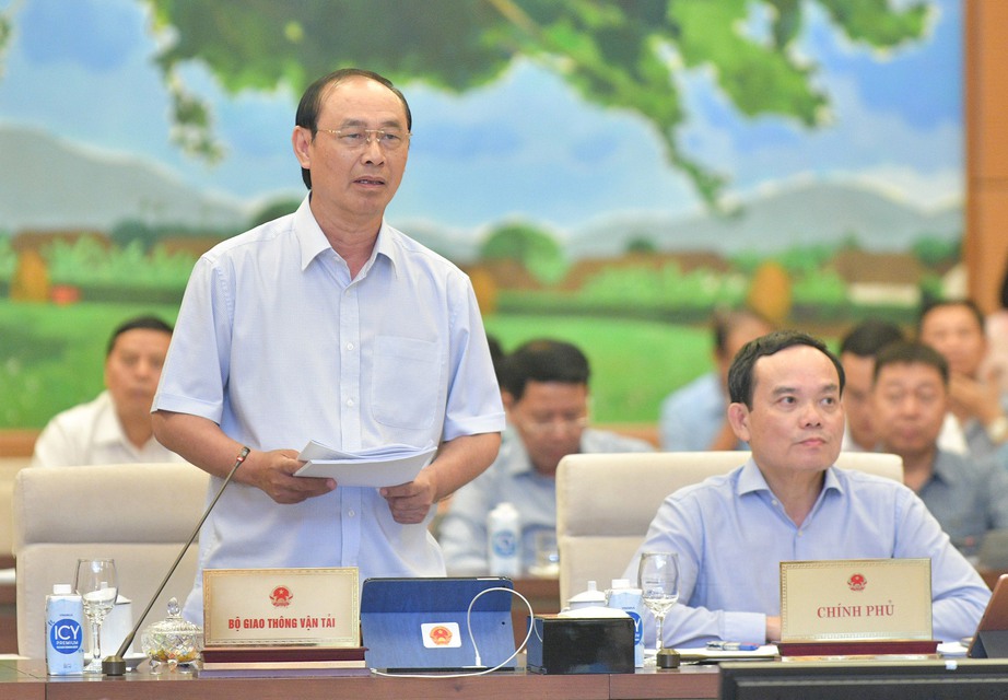 Ủy ban Thường vụ Quốc hội l&ecirc;n kế hoạch gi&aacute;m s&aacute;t bảo đảm TTATGT - Ảnh 3.