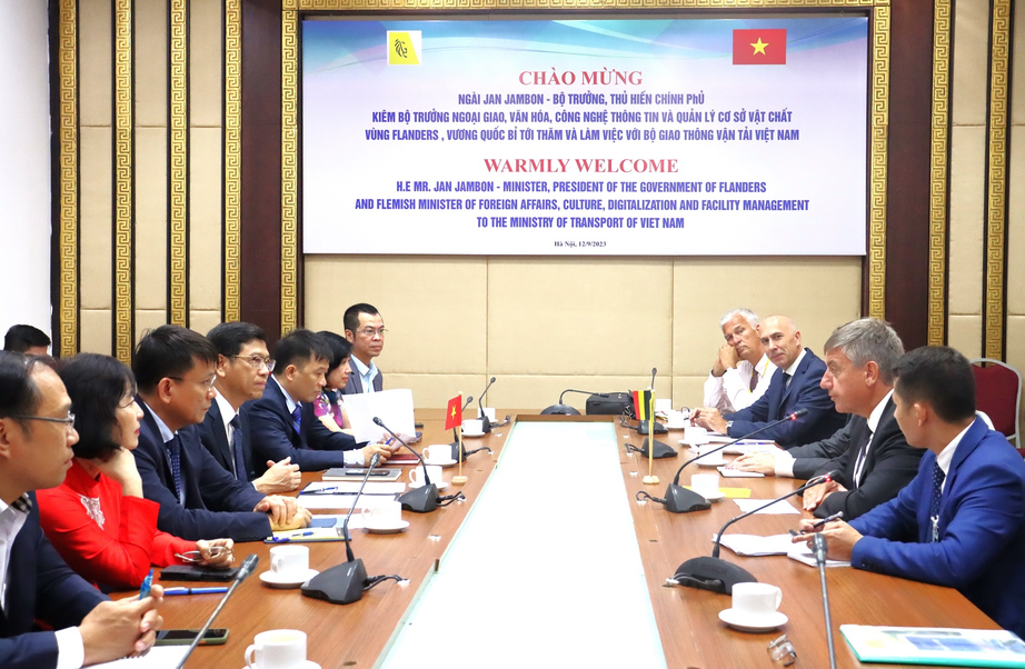 Tăng cường hợp t&aacute;c h&agrave;ng hải, đường thủy giữa Việt Nam - V&ugrave;ng Flanders - Ảnh 1.