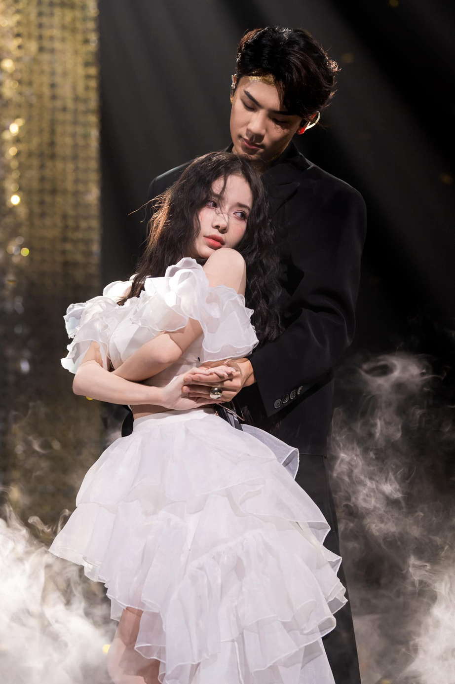 Khi nghệ sĩ "đ&aacute;nh game" từ nước ngo&agrave;i: V&igrave; sao Lyly kh&ocirc;ng tạo hiệu ứng như Chi Pu? - Ảnh 2.