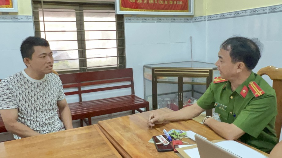 Lời cầu cứu của b&eacute; trai bị n&eacute;m xuống s&ocirc;ng ở An Giang: "Đừng bỏ con ch&uacute; ơi!" - Ảnh 5.