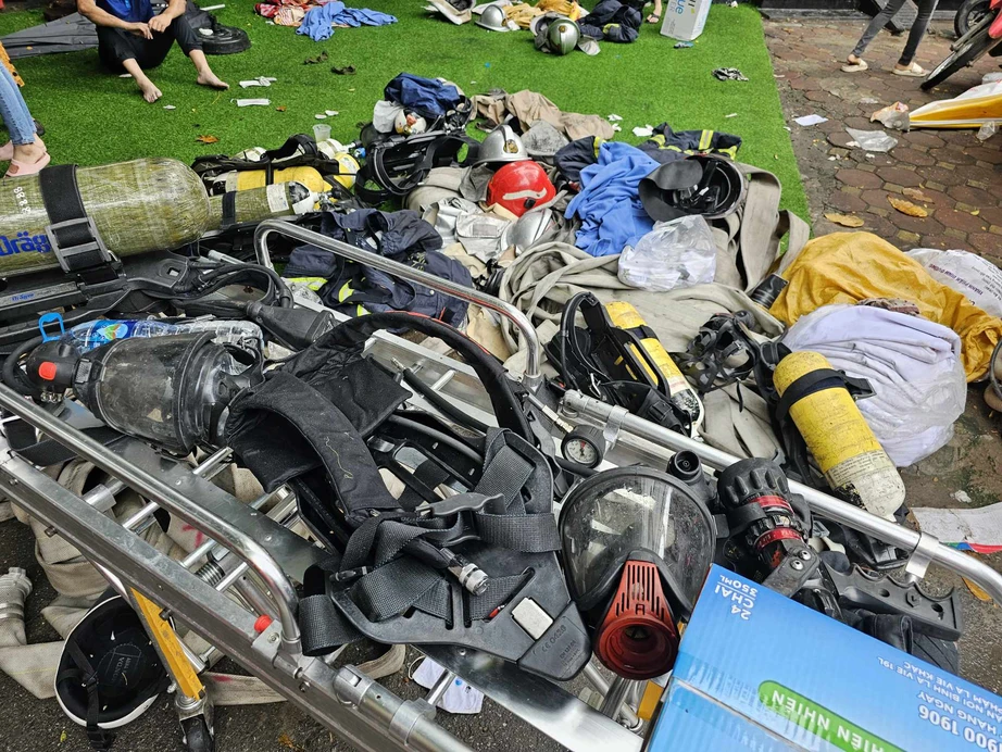 Hiện trường vụ ch&aacute;y ở Khương Hạ khiến nhiều người thương vong - Ảnh 11.