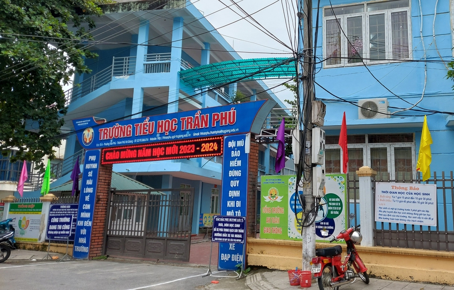 H&agrave; Giang một hiệu trưởng Trường tiểu học bị y&ecirc;u cầu kiểm điểm - Ảnh 1.
