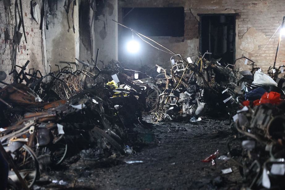 Sao Việt kể chuyện trắng đ&ecirc;m t&igrave;m vợ con cho bạn trong vụ ch&aacute;y chung cư mini ở H&agrave; Nội - Ảnh 3.