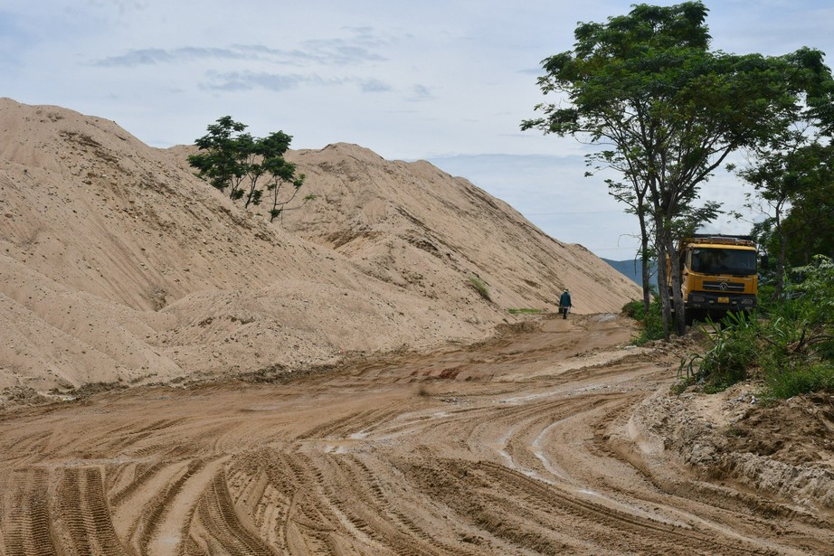 Vì sao Quảng Ngãi hủy bỏ kê khai giá cát sau 5 tháng ban hành? - Ảnh 2. Vì sao Quảng Ngãi hủy bỏ kê khai giá cát sau 5 tháng ban hành? - Ảnh 2.