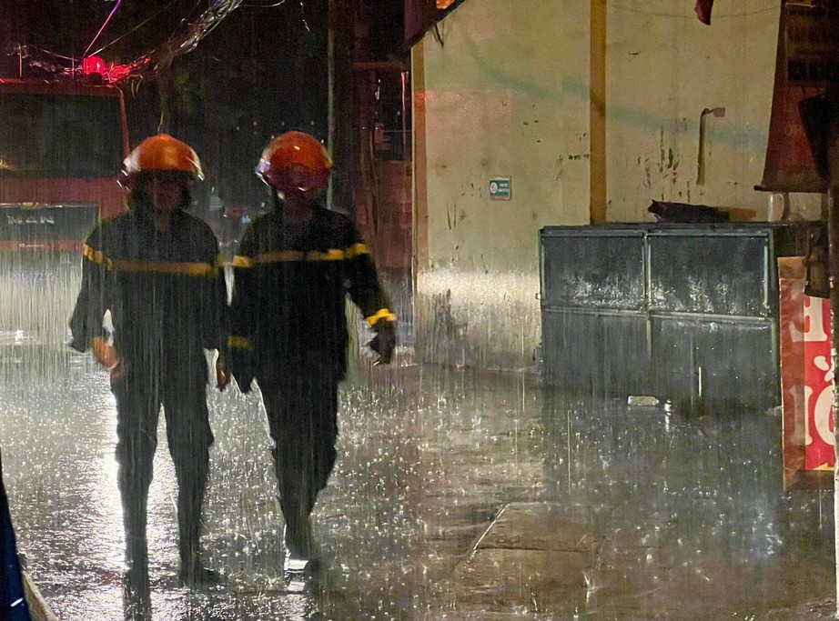 Hiện trường vụ ch&aacute;y ở Khương Hạ khiến nhiều người thương vong - Ảnh 10.